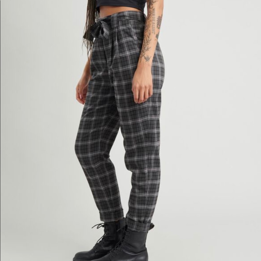 Plaid Belted Grey and White Carrot Pants